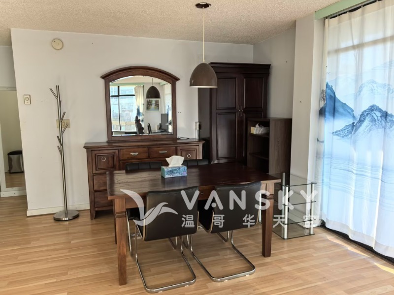 250921203806_dining room.jpg